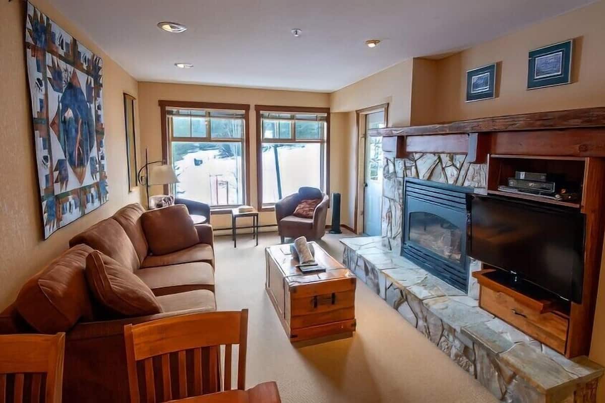 Snow Creek Lodge #305 | Living area