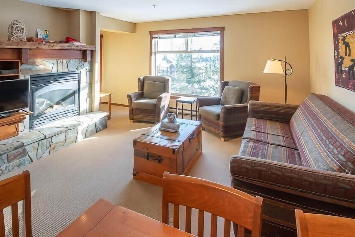 Snow Creek Lodge #311 | Living area