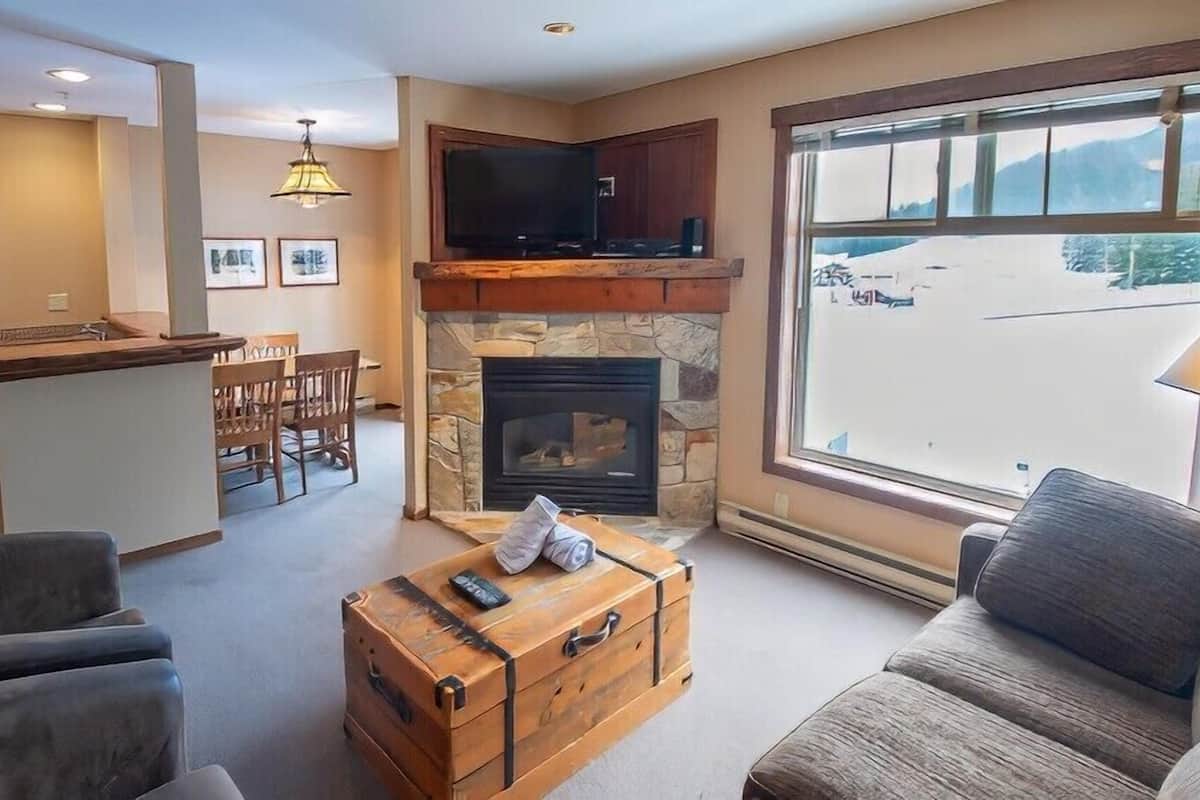 Snow Creek Lodge #209 | Living area