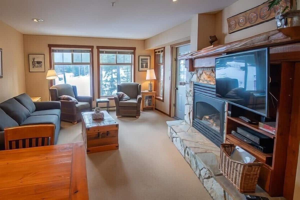 Snow Creek Lodge #303 | Living area