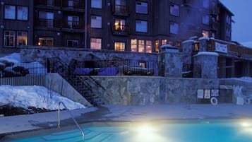 Piscine extérieure (ouverte en saison)
