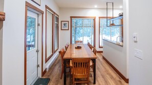 Appart'hôtel (Snow Creek Lodge #101) | Coin séjour