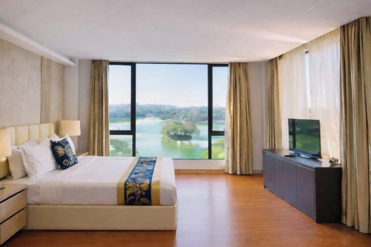 Minibar, in-room safe, desk, blackout curtains