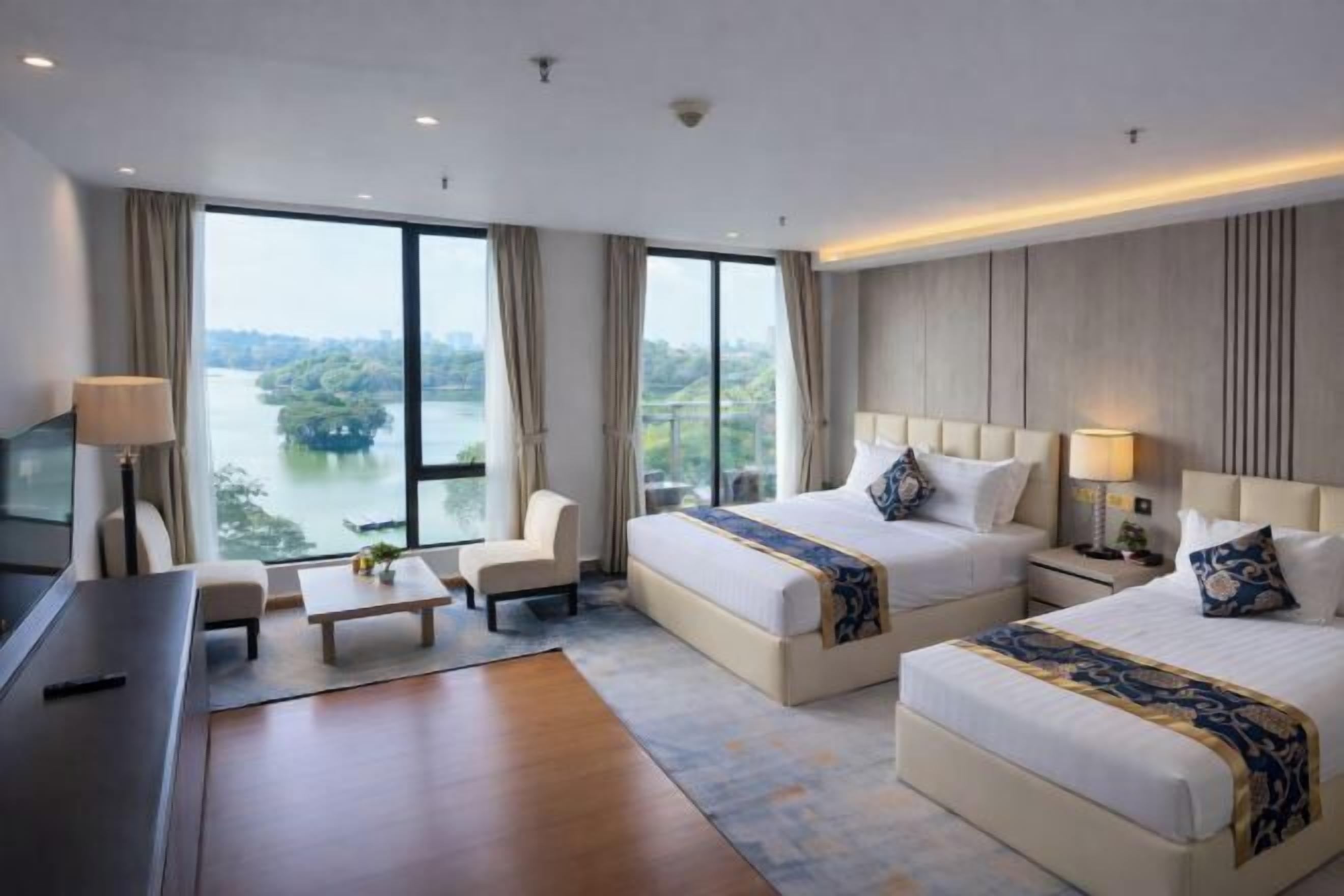 迷你吧、房內夾萬、書桌、遮光窗簾/窗簾