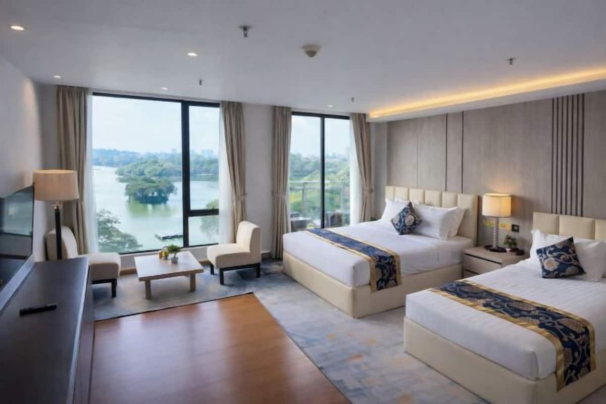 Frigobar, cofres nos quartos, escrivaninha, cortinas blackout