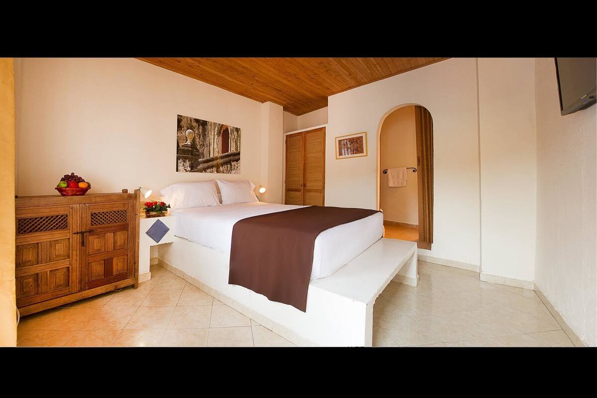 Double Room | In-room safe, blackout drapes, WiFi (free)