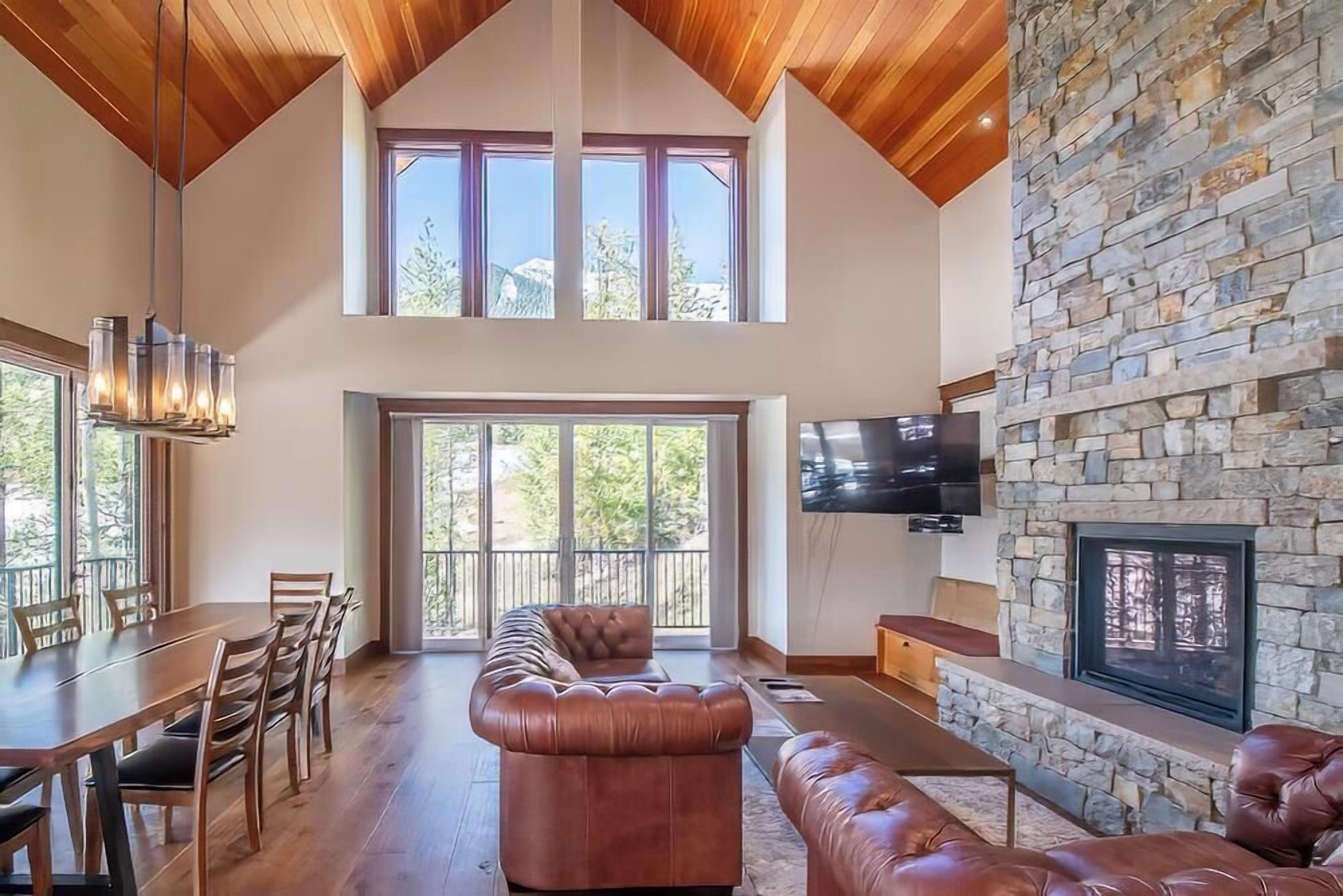 Cabin | Living area | Flat-screen TV, fireplace, ping pong