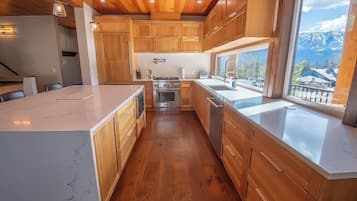 Snow Creek Cabin #507 | Private kitchen | Full-size fridge, microwave, oven, stovetop