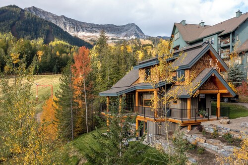 Snow Creek Cabins by Fernie Lodging Co.