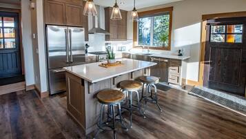 Kabin | Dapur pribadi | Lemari es besar, microwave, oven, dan kompor