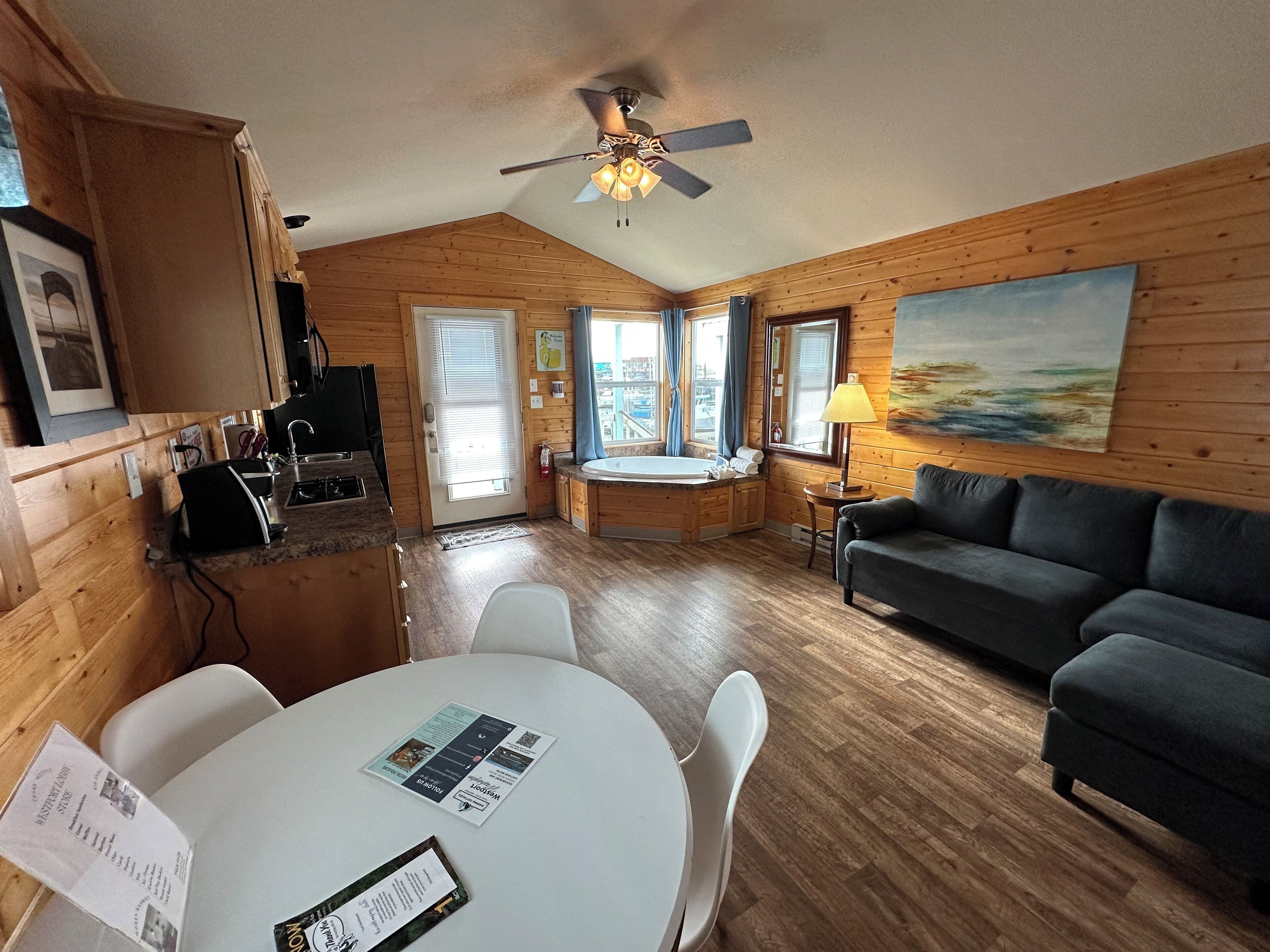 Casa de campo, 1 cama Queen size, hidromasaje | Insonorización, tabla de planchar con plancha y wifi gratis 