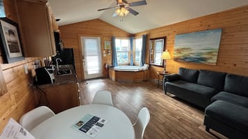 Casa de campo, 1 cama Queen size, hidromasaje | Insonorización, tabla de planchar con plancha y wifi gratis