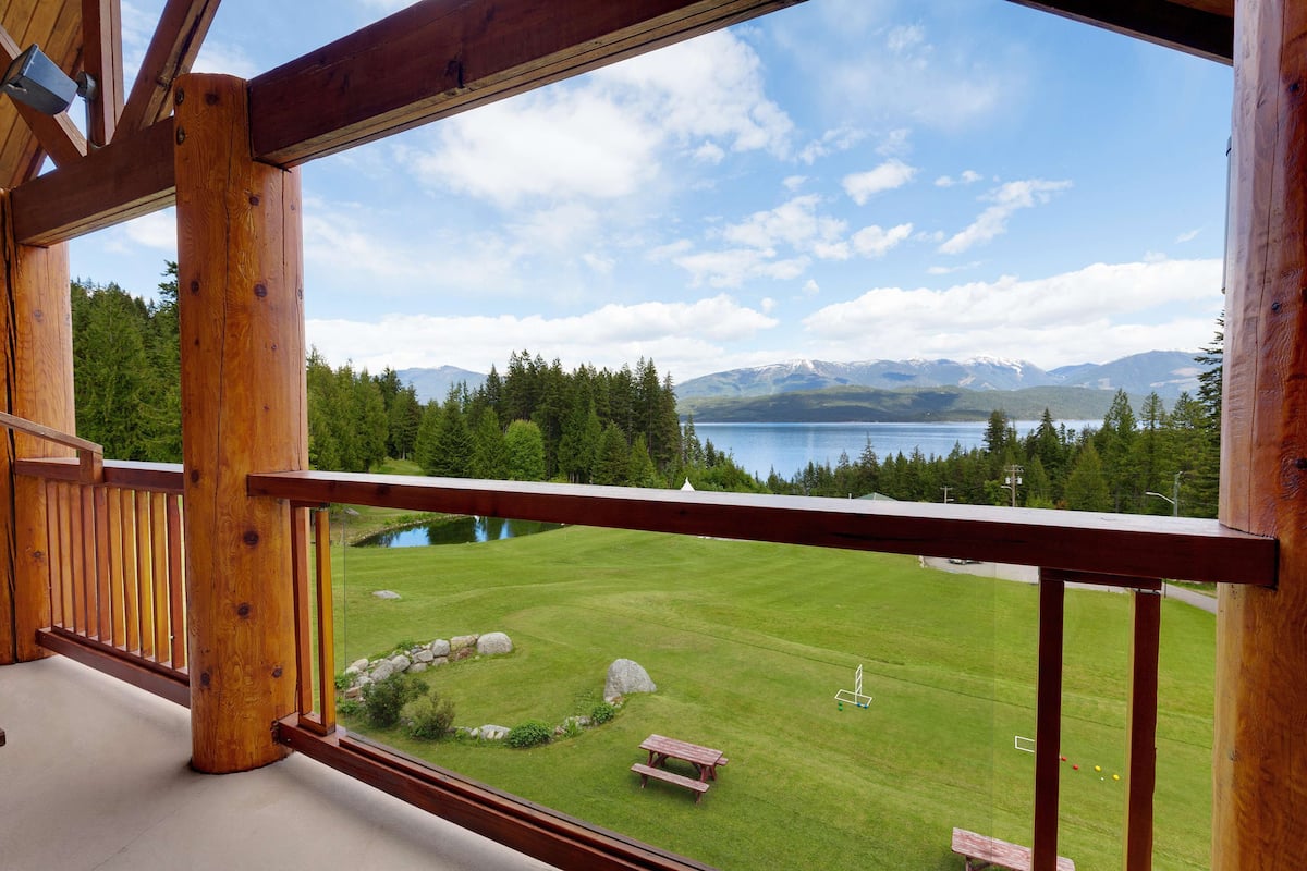 suite, 1 king bed, balcony, lake view | view from room