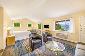 Suite, 1 cama de matrimonio grande, balcón, vistas al lago | Ropa de cama de alta calidad y colchones con acolchado adicional