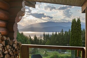 Property entrance - Kootenay Lakeview Resort, BW Signature Collection (Balfour)