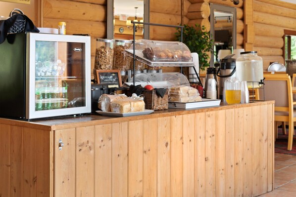 Breakfast area - Kootenay Lakeview Resort, BW Signature Collection (Balfour)