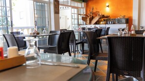 Café da manhã, almoço e jantar