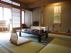 In-room safe, free WiFi