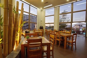 Lunch and dinner served, international cuisine - Inca Hoteles (Los Andes)