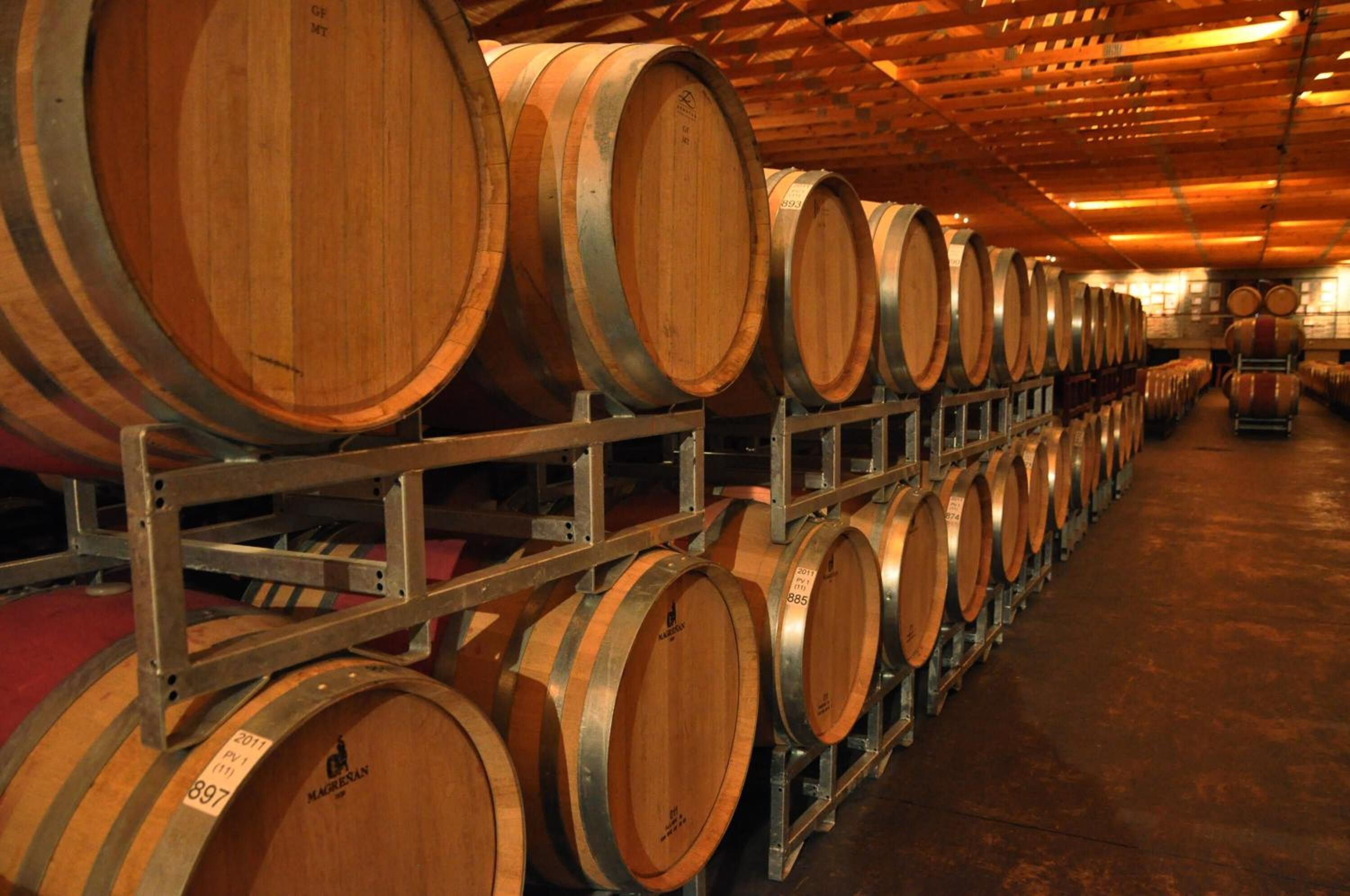 lunch and dinner served, international cuisine