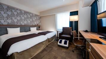 Desk, soundproofing, iron/ironing board, free WiFi