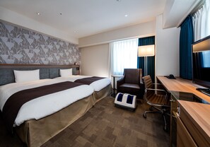 Desk, soundproofing, iron/ironing board, free WiFi