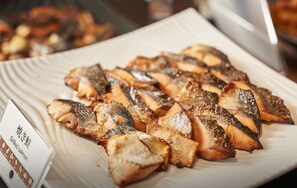 Tägliches Frühstücksbuffet gegen Gebühr