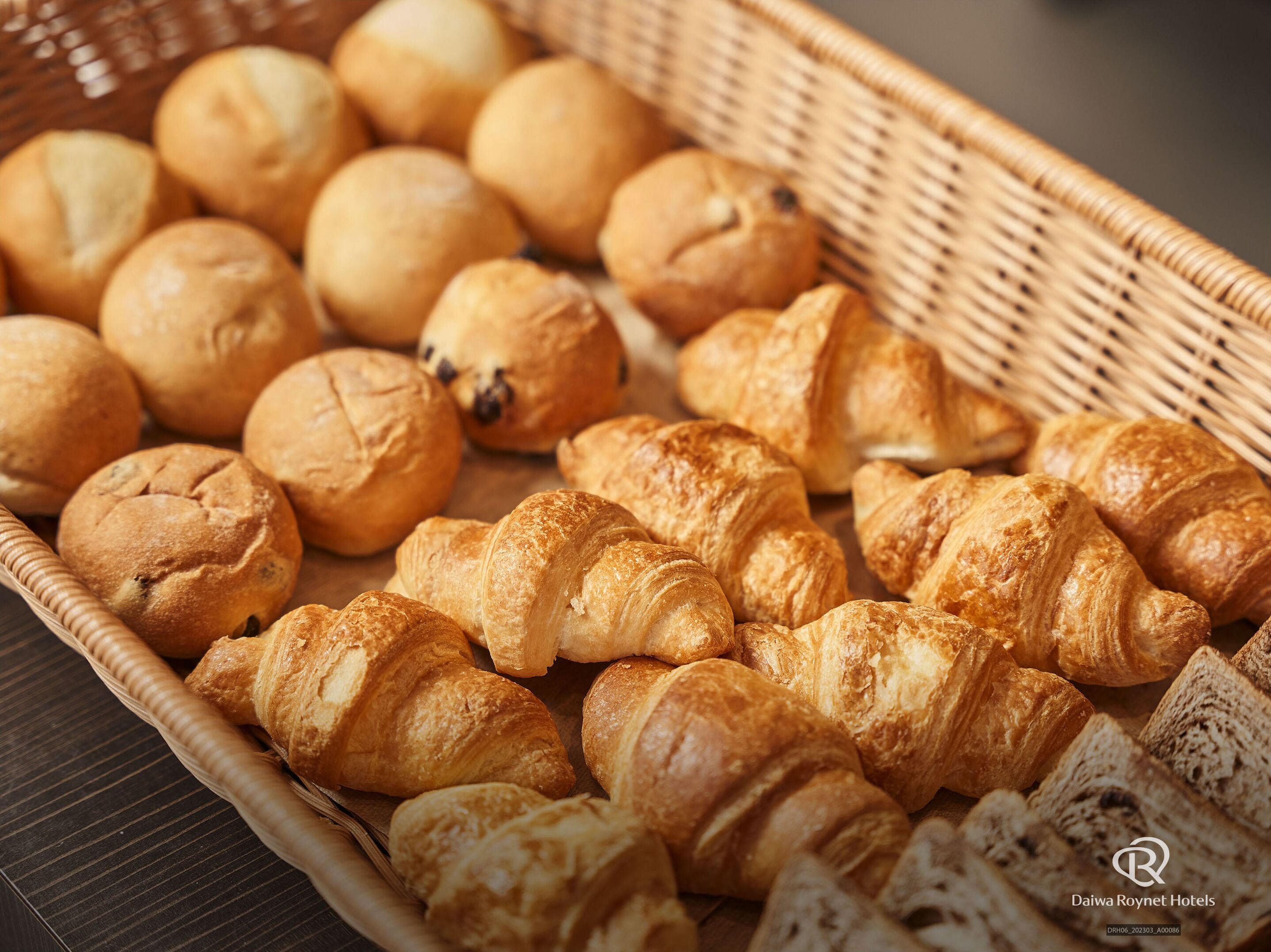 daily buffet breakfast (jpy 1600 per person)