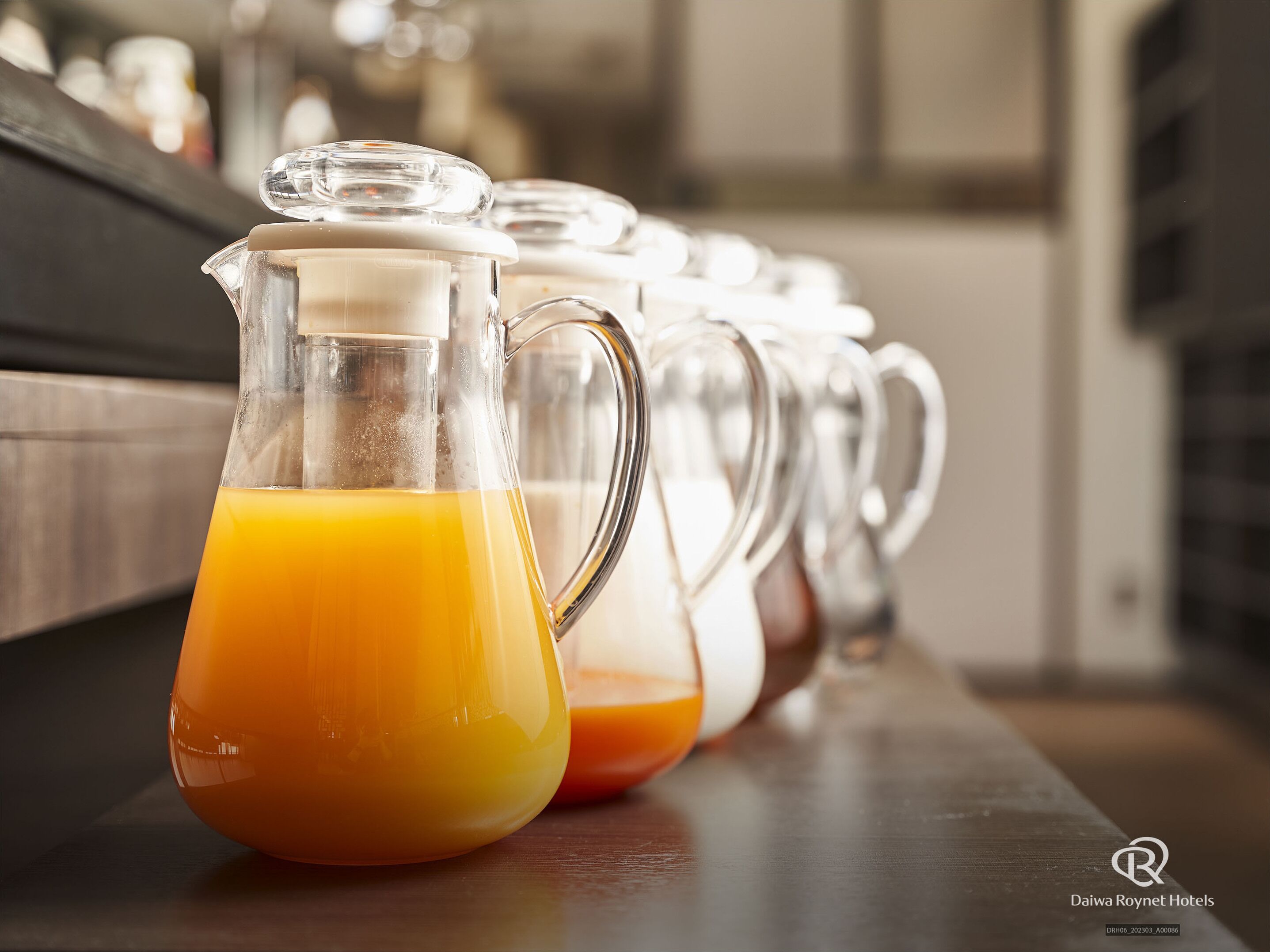 daily buffet breakfast (jpy 1600 per person)