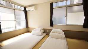 Habitación tradicional, en edificio contiguo (Japanese Style) | Cortinas blackout, wifi gratis y ropa de cama 