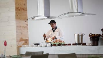 Se sirven desayunos, almuerzos, cenas y cocina internacional