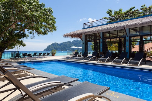 Phi Phi Long Beach Resort & Villa