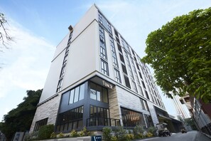 Front of property - Vince Hotel Pratunam (Bangkok)