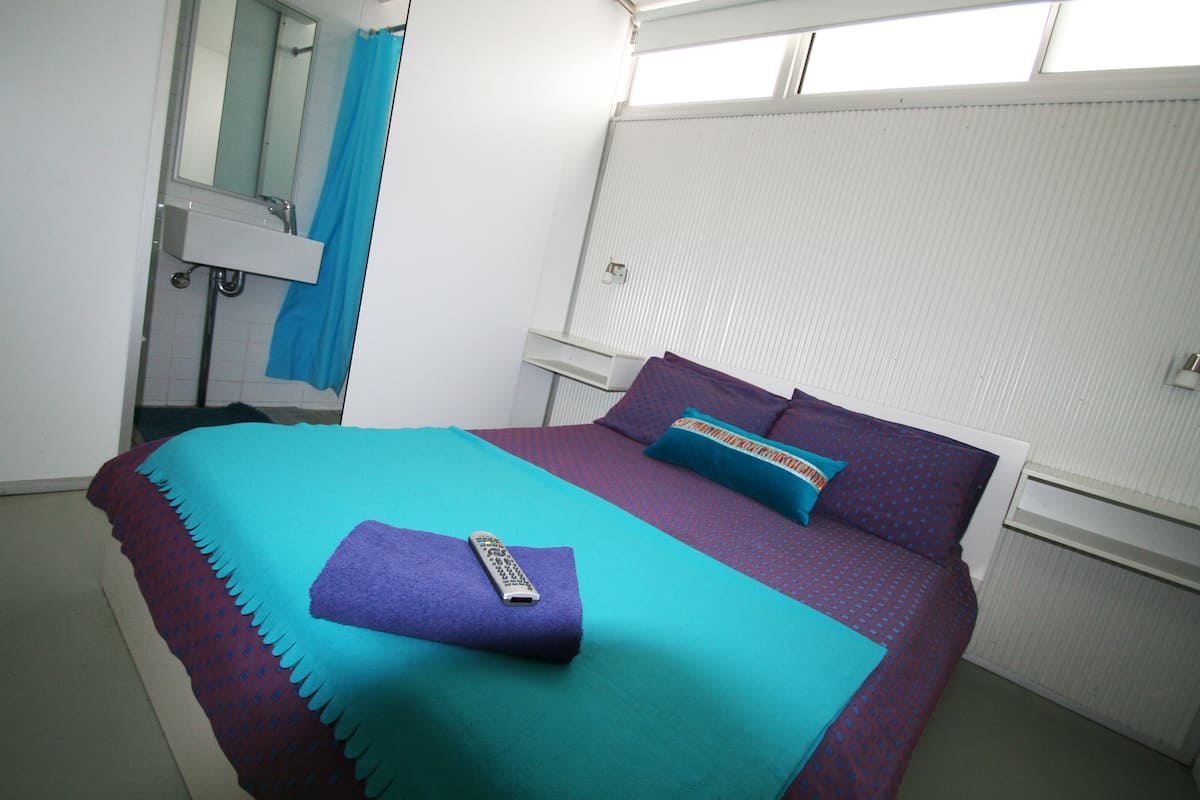 Doppelzimmer, eigenes Bad | Zimmersafe, kostenloses WLAN, Bettwäsche
