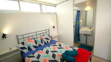 Zimmersafe, kostenloses WLAN, Bettwäsche