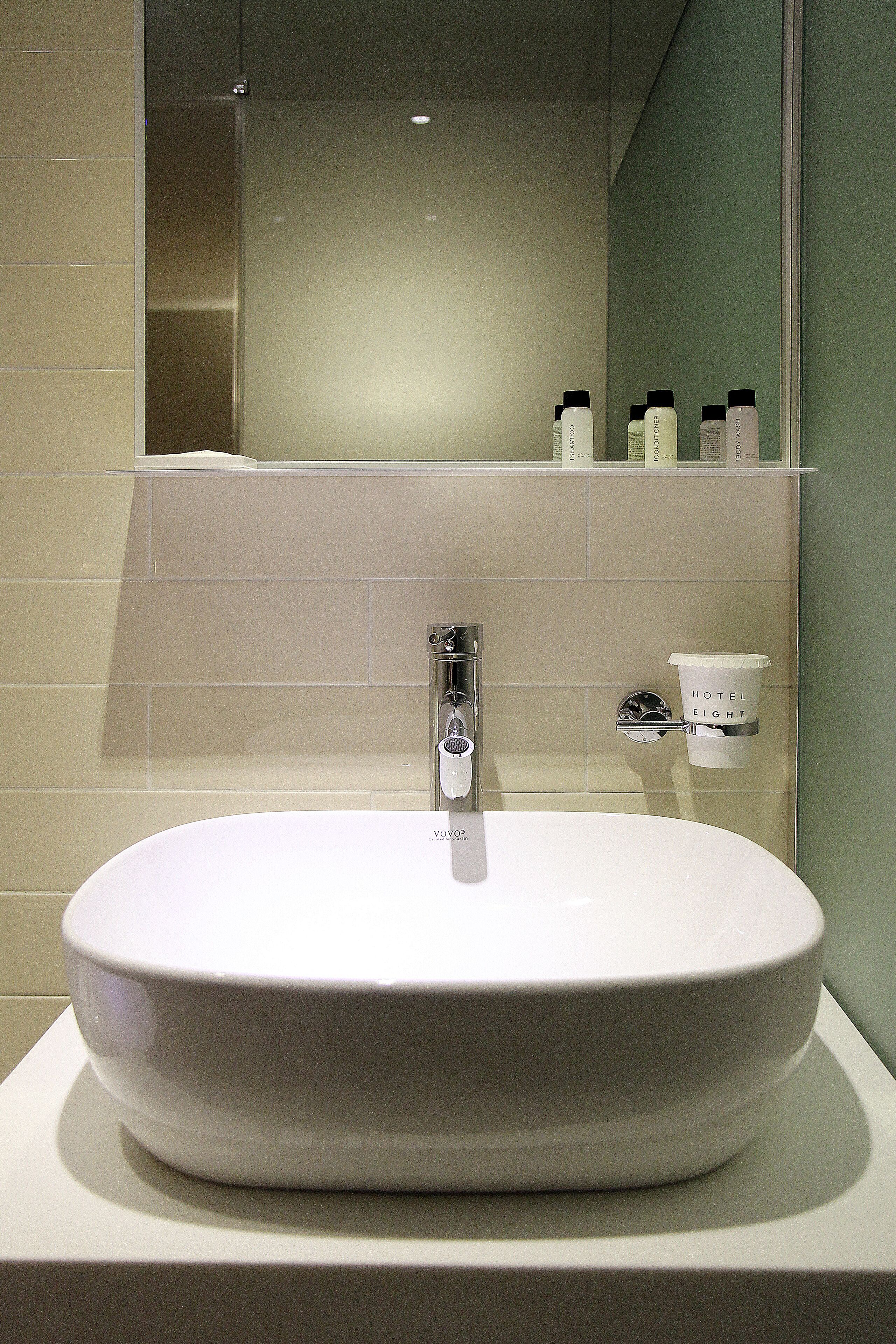 standard twin room | bathroom sink