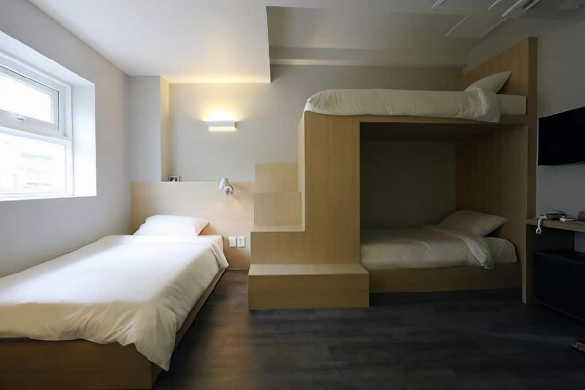 Premium bedding, in-room safe, individually decorated