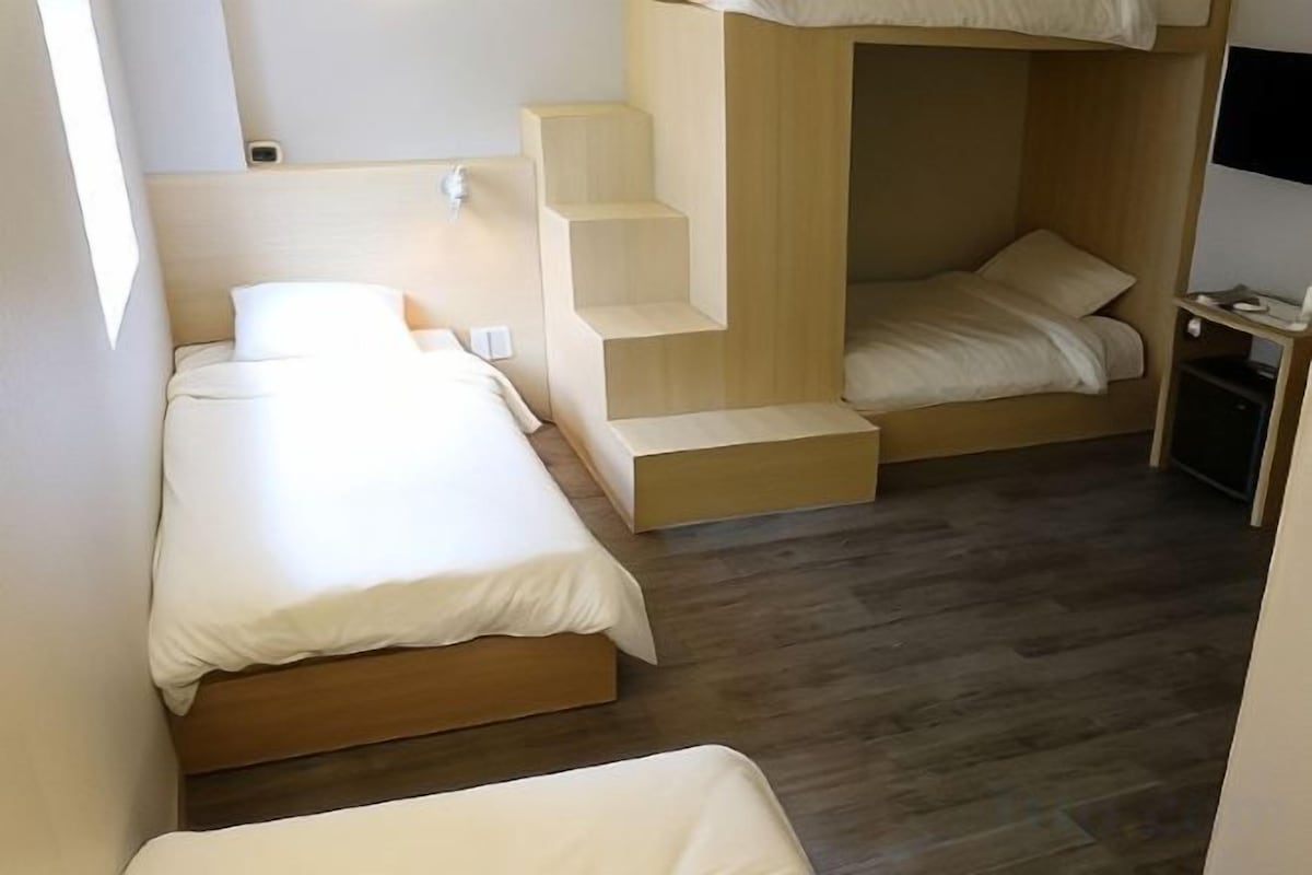Premium bedding, in-room safe, iron/ironing board (on request)