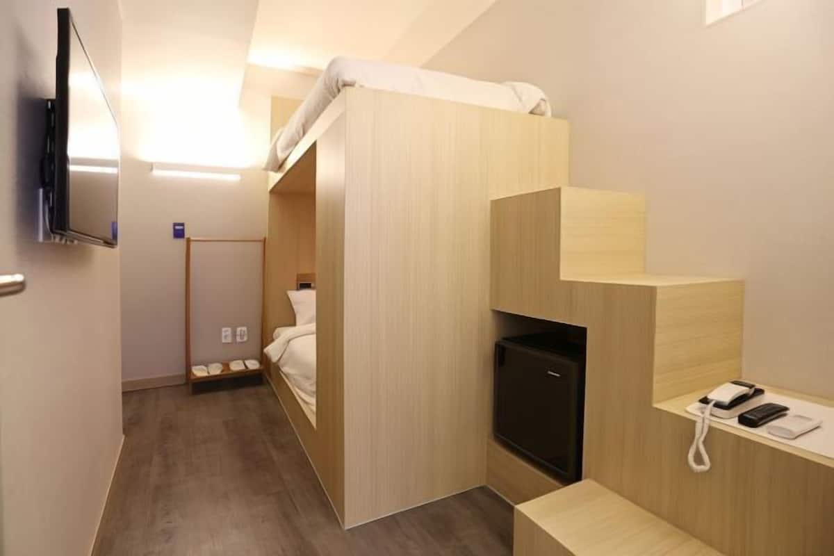 Premium bedding, in-room safe, individually decorated