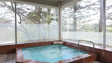 Nhà tắm công cộng