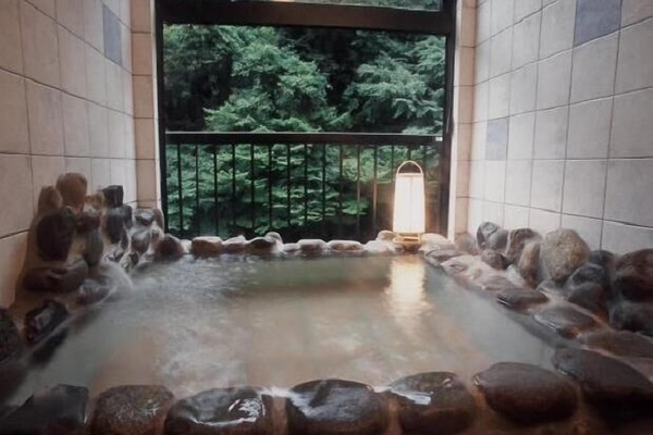 Deep soaking bathtub