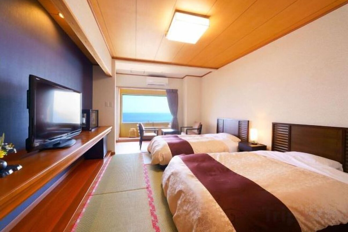Caja de seguridad en la habitación y escritorio 