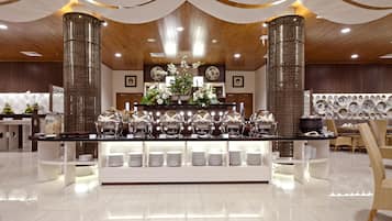 Petit déjeuner buffet (91000 IDR par personne)