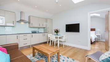 Luxury Apartment, 1 Bedroom | Living room | Flat-screen TV