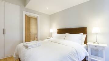 Luxury Apartment, 1 Bedroom | Bathroom | Free toiletries, towels