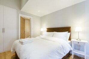 Luxury Apartment, 1 Bedroom | Bathroom | Free toiletries, towels - The Lion Gate Mews (East Molesey)