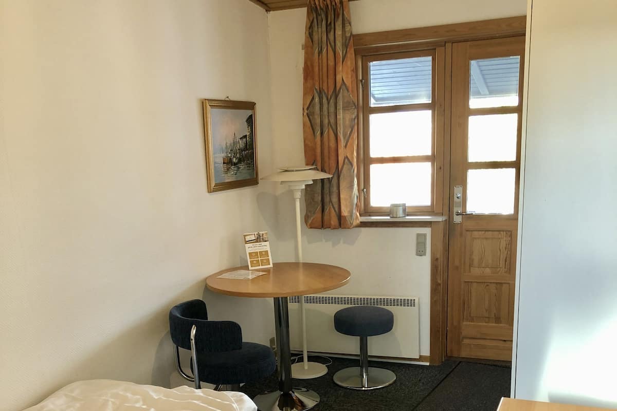 Habitación individual estándar | Sistema de insonorización, cunas (de pago), wifi gratis y ropa de cama