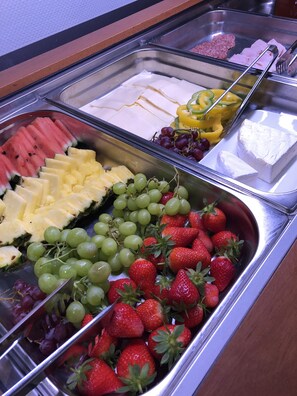Daily buffet breakfast for a fee - Danhostel Sandvig Vandrerhjem (Allinge)