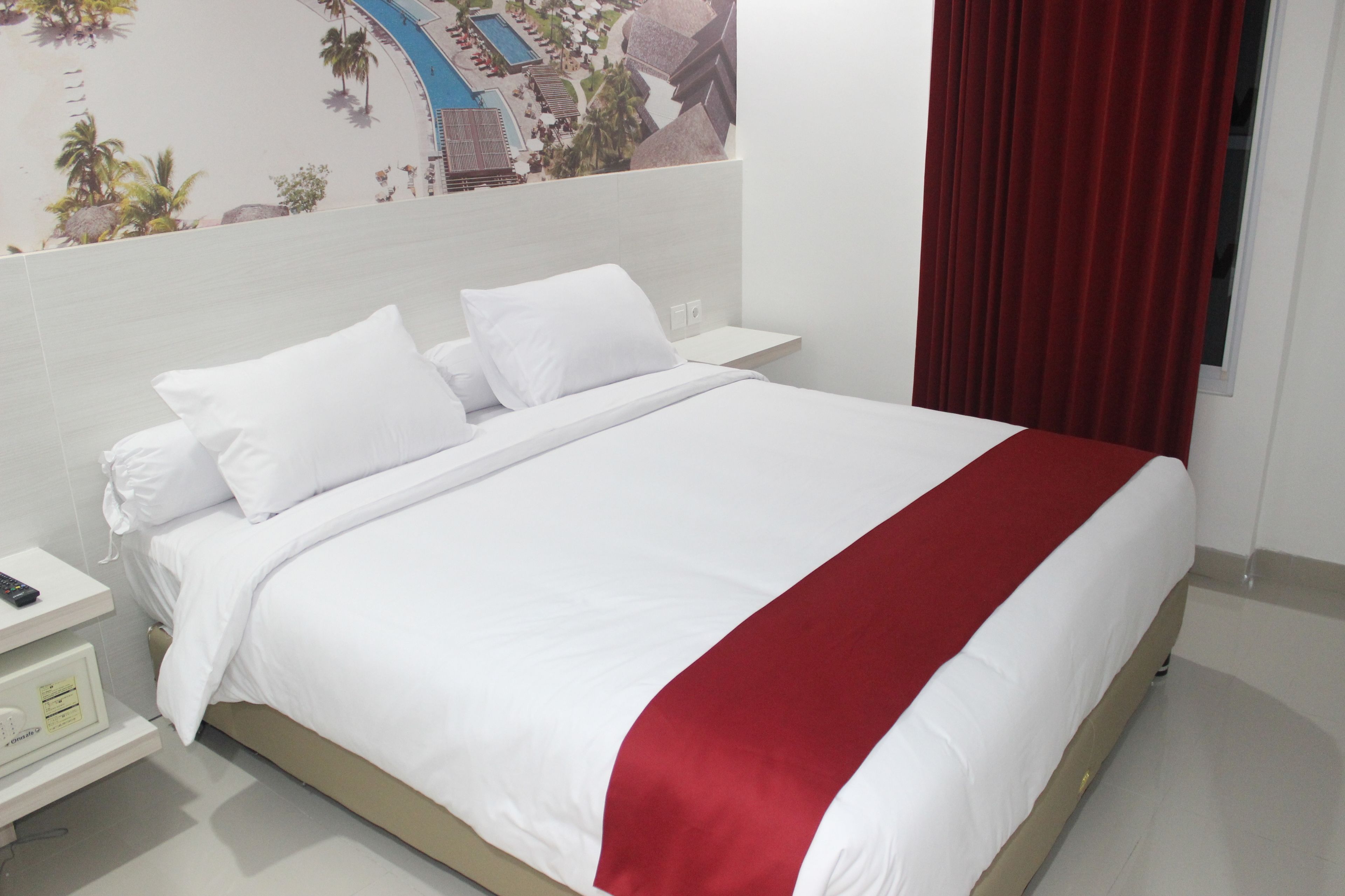 1 bedroom, premium bedding, in-room safe, desk