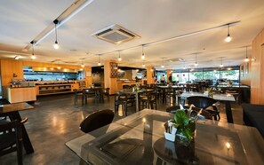 Breakfast and lunch served  - Galleria 12 Sukhumvit Bangkok by Compass Hospitality  (Bangkok)